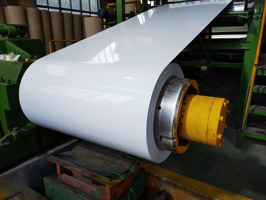 Aluminiumlegierung 3105 Weiße Farbe 26 Stärke PE-Farbe Vorbemalte Aluminiumspirale zur Herstellung von Aluminiumrinnen