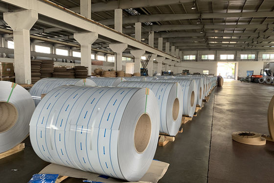 2500mm Breite Ultrabreite vorgefärbte Aluminiumspulenplatte Superbreite Beschichtung Aluminiumspulen für Lastwagen oder Van Körper verwendet