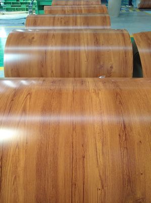 AA3105 Farbbeschichtete Aluminiumspulen Holzfarbe Polyester beschichtete Aluminiumspulen Arbeiten für Dekorationen und Türmaterialien