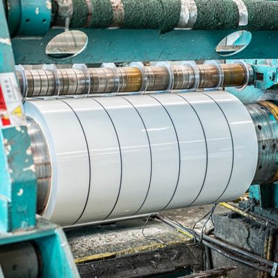 Legierung 3003 H24 0,55 mm Dicke Weißfarbe Beschichtung Aluminium-Spule für die Niedergangsgraben