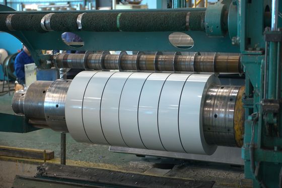 3105 H14 Weiß Farbe 26 Maße 0,45 mm Dicke Vorbemalte Aluminiumspirale Farbbeschichtung Aluminiumspirale für Regenrinnen