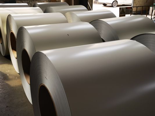 Legierung 3105 Ral 7047 PVDF Beschichtung Aluminiumfolie 24 Gauge x 48' Vorbemalte Aluminiumspirale für Gebäudedach und Fassaden