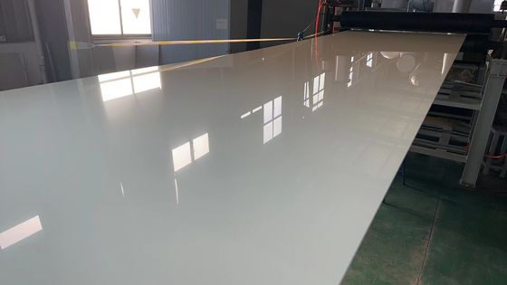 Legierung 3003 H26 0,28 mm X 1250 mm Silberfarbe vorgefärbte Aluminium-Spule für ACP - Aluminium-Kunststoff-Verbundplattenherstellung