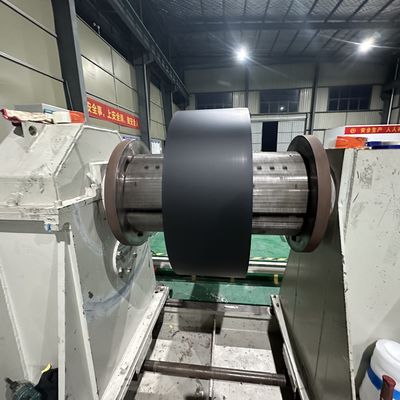 Legierung 3105 Ral 7035 Graue Farbe 26 Spiegel 0,50 mm Dicke 350 mm Breite PE Vorbemalte Aluminiumspirale zur Herstellung von Aluminiumrinnen