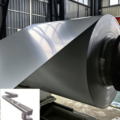 Legierung 3105 Ral 7035 Graue Farbe 26 Spiegel 0,45 mm Dicke 350 mm Breite PE Vorbemalte Aluminiumspirale zur Herstellung von Aluminiumrinnen