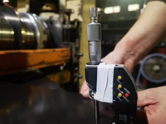 0,11 mm dicke, 110 mm breite vorlackierte Aluminiumfolienspule für die Herstellung rollbarer Firstlüftungsbänder