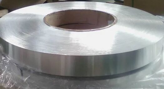 Vorlackierte Aluminiumfolienspule mit einer Dicke von 0,10 mm und einer Breite von 45 mm für die Herstellung rollbarer Firstlüftungsbänder